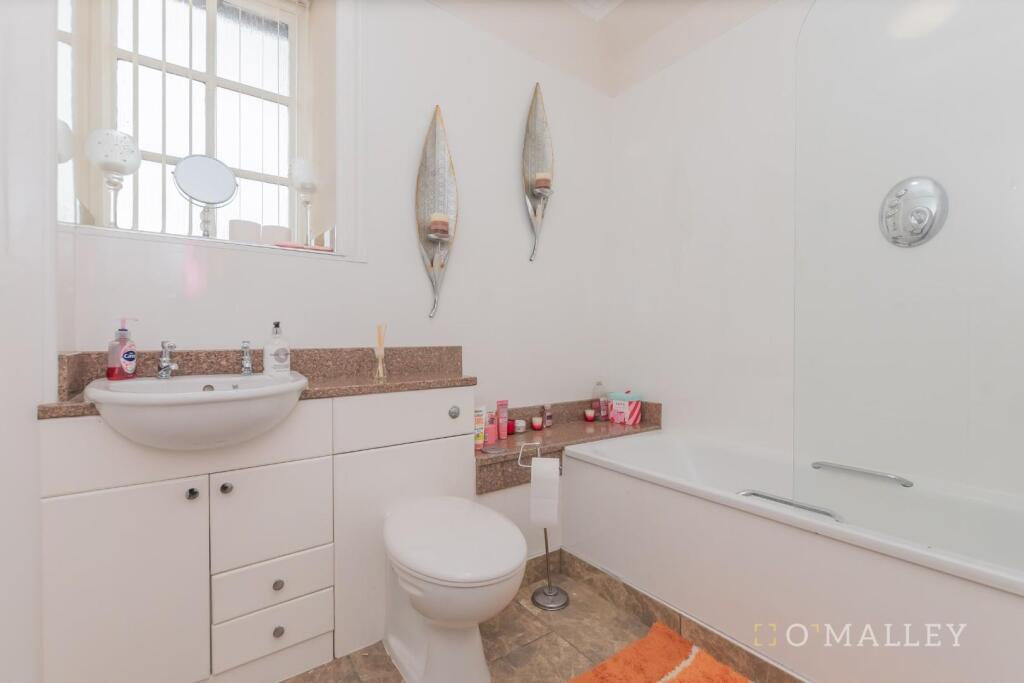 64. Bathroom 1 2.jpg