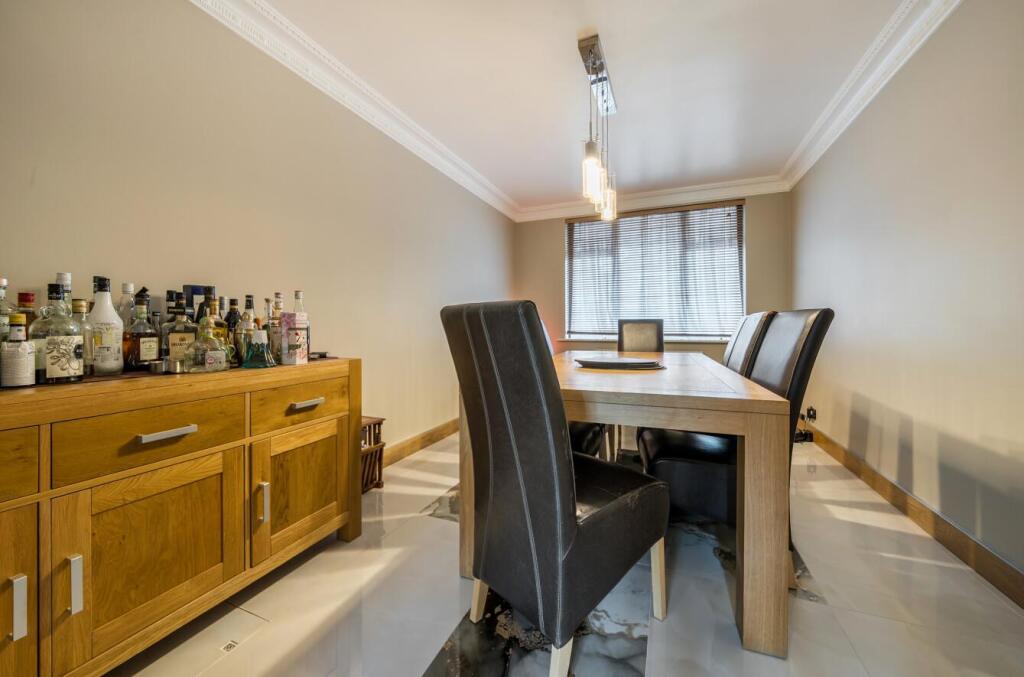 Davidson Frost-Wellings, DFW, Dalkeith Grove, Sitt
