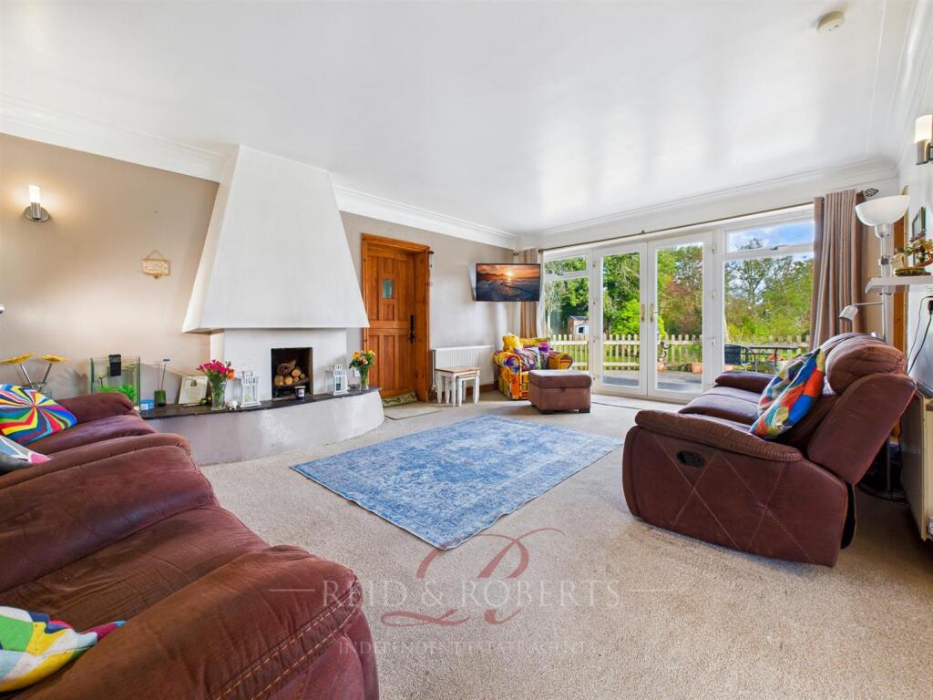 STILL029-LIVINGROOM.jpg