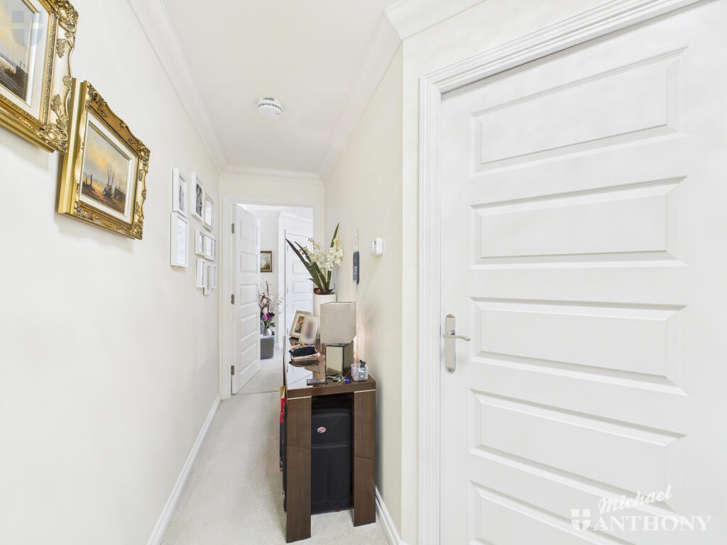 CAM03218G0-PR0765-STILL004