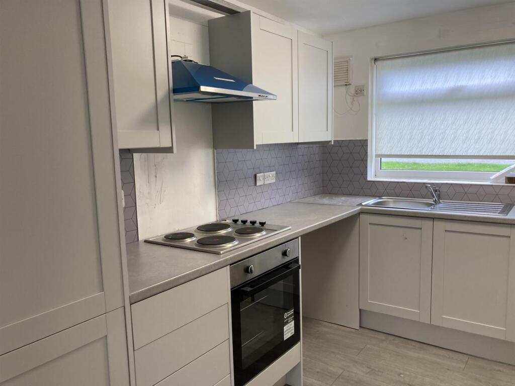 Kitchen 2.jpg