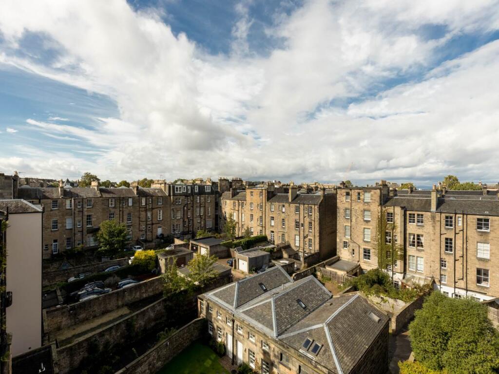 65260_MelvilleCres02