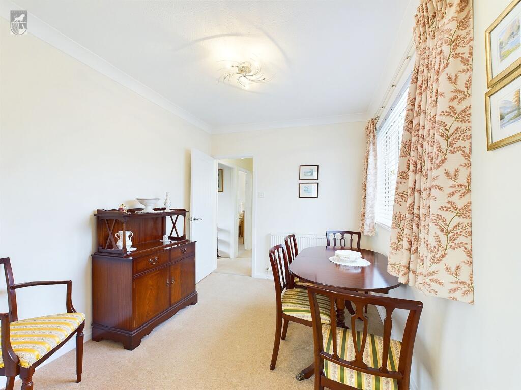 L-Shaped Lounge/Dining Room