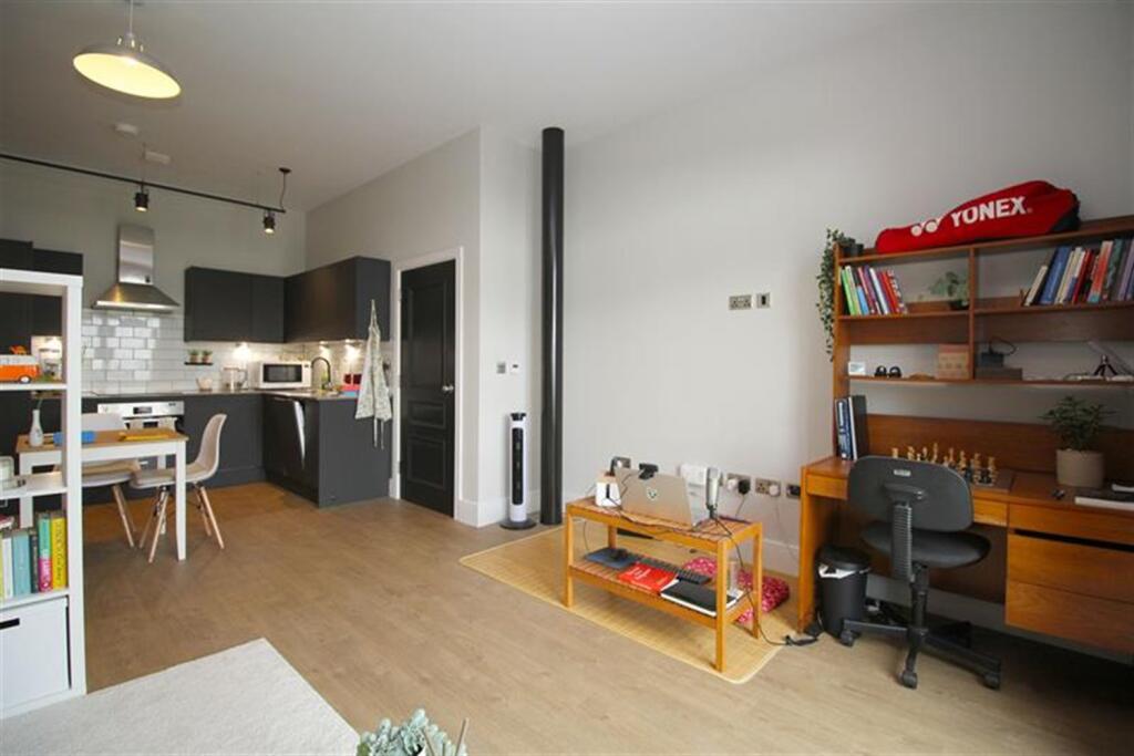 Lounge / Kitchen