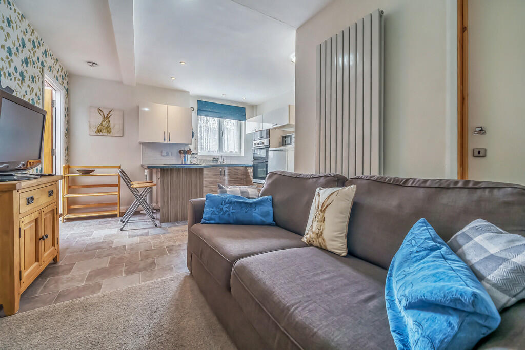 Rear Open Plan Li...