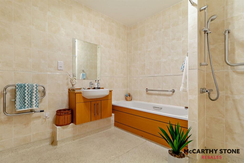 8604915-interior06-800.JPG