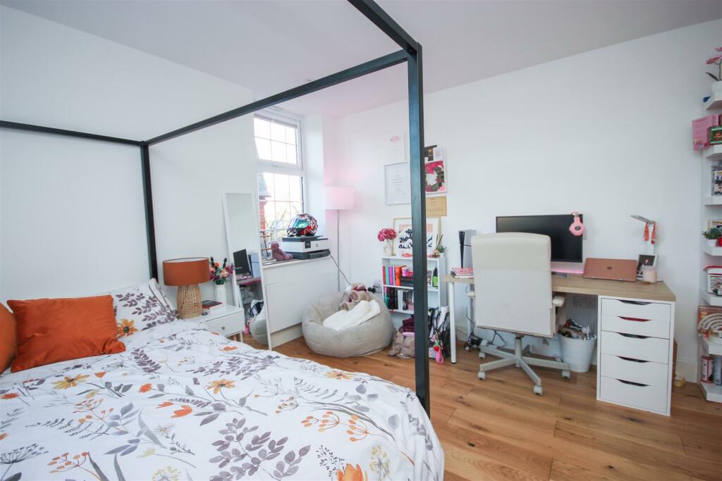 Bedroom three b..jpg