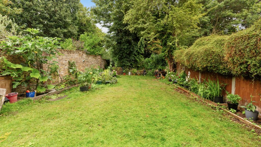 Flat A, 31 Belvedere Road, Crystal Palace, London, SE19 2HJ