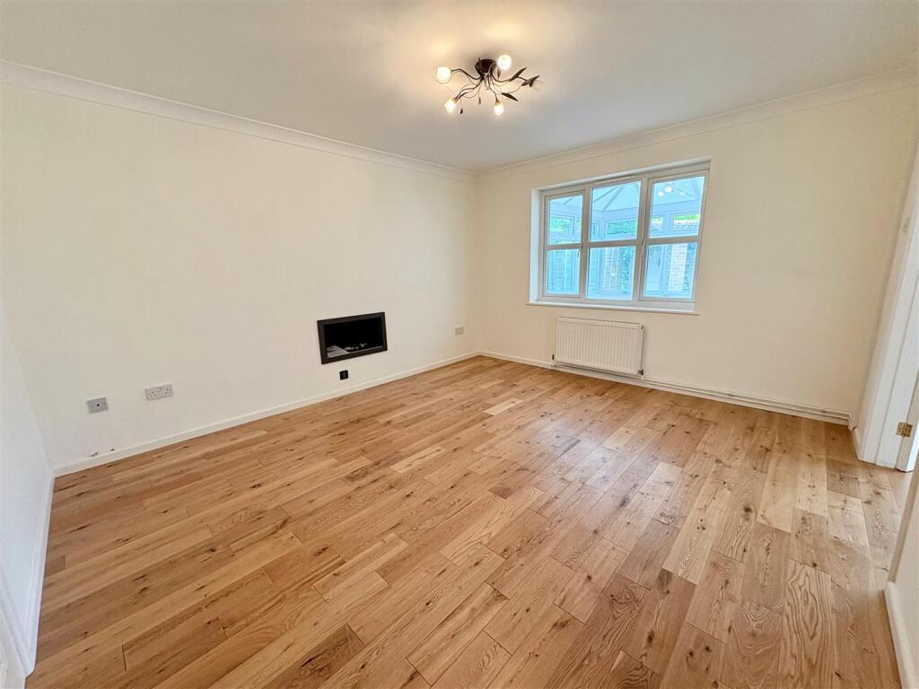 lounge2.jpg