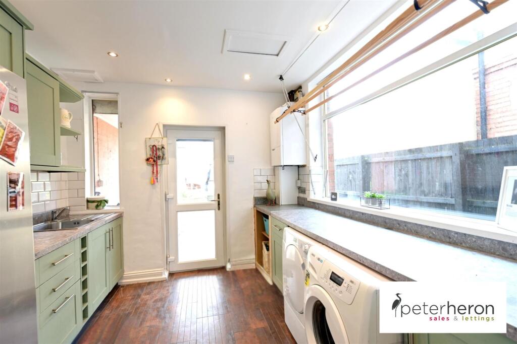 Breakfasting Kitchen