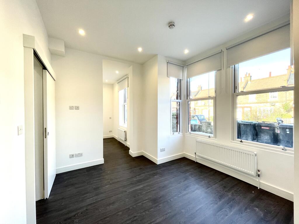 Room 1 - Reception.j