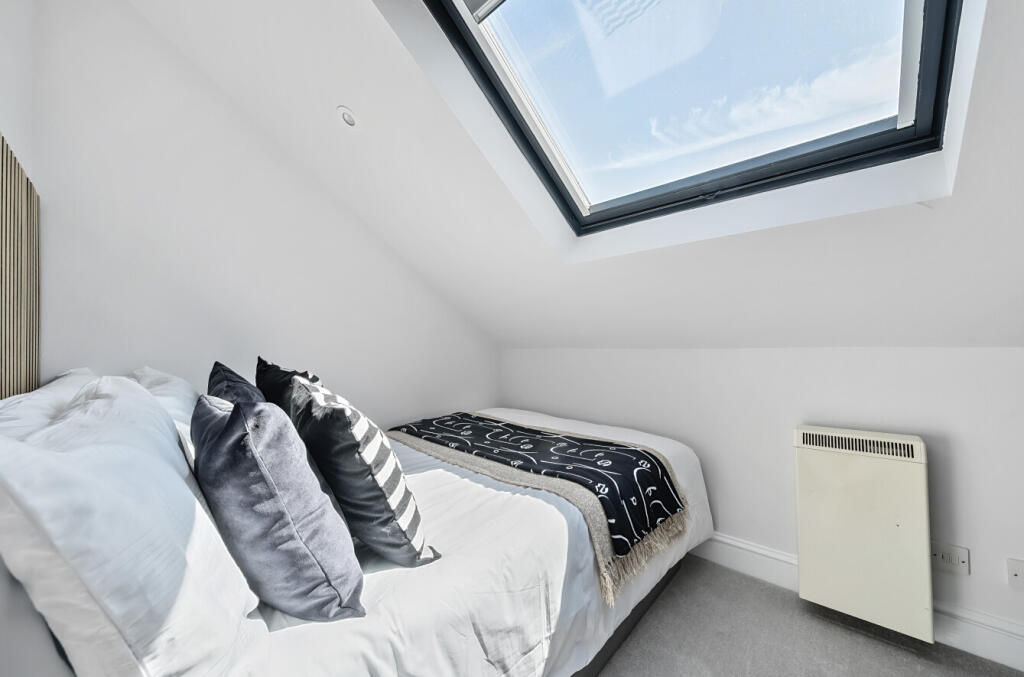 1298809-10-682c85...