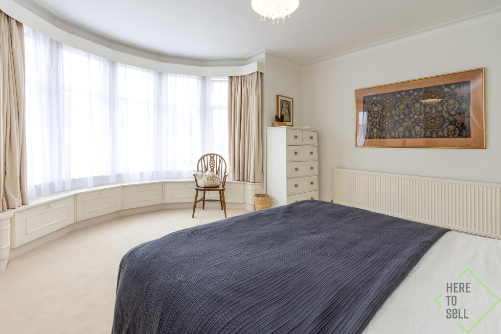 Berkshire Gardens, London, N13 6AA-1 (12)