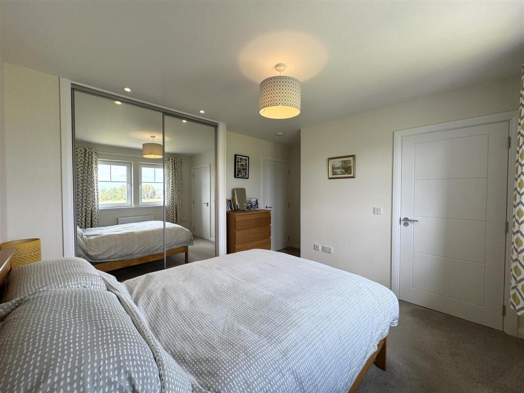 MASTER BEDROOM 2.JPG