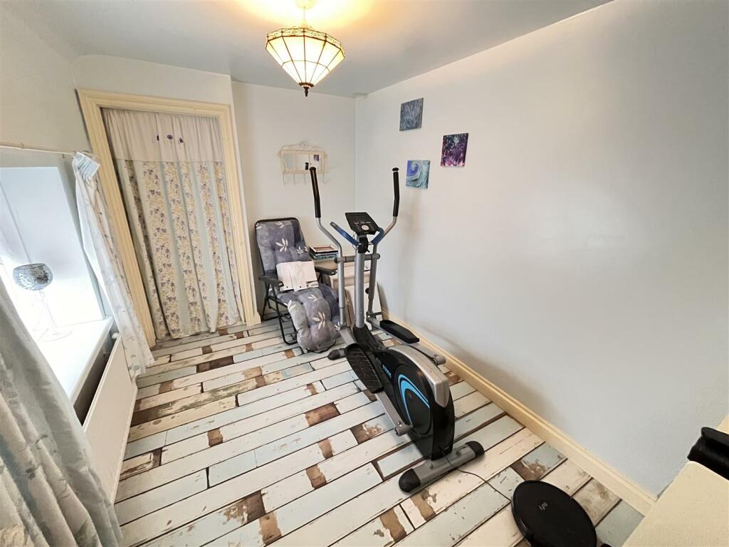 FRONT BEDROOM 2