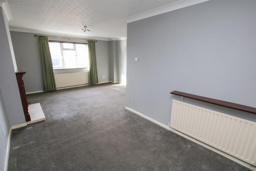 OPEN PLAN LIVING DINING ROOM