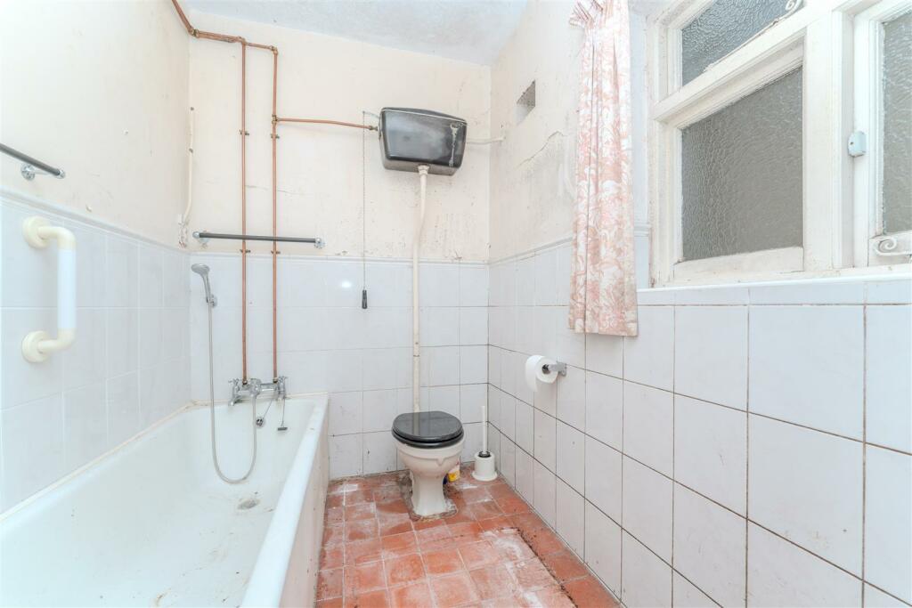 10 St Margarets bath.jpg