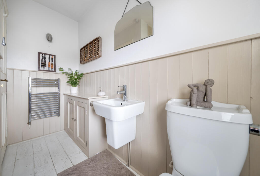 1305589-16-684808...