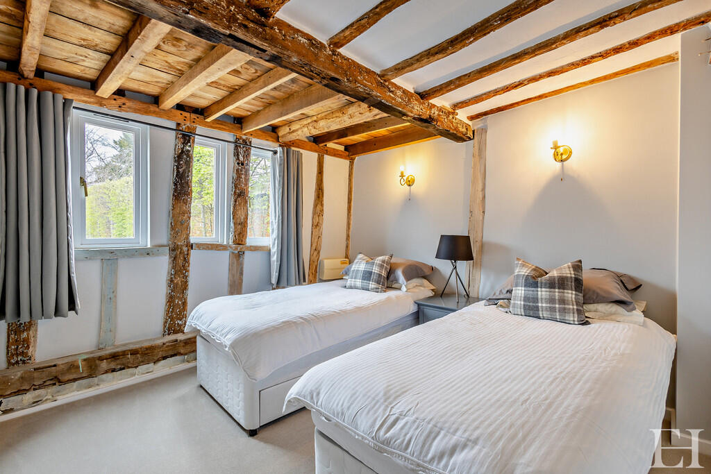 8643202-interiorW...