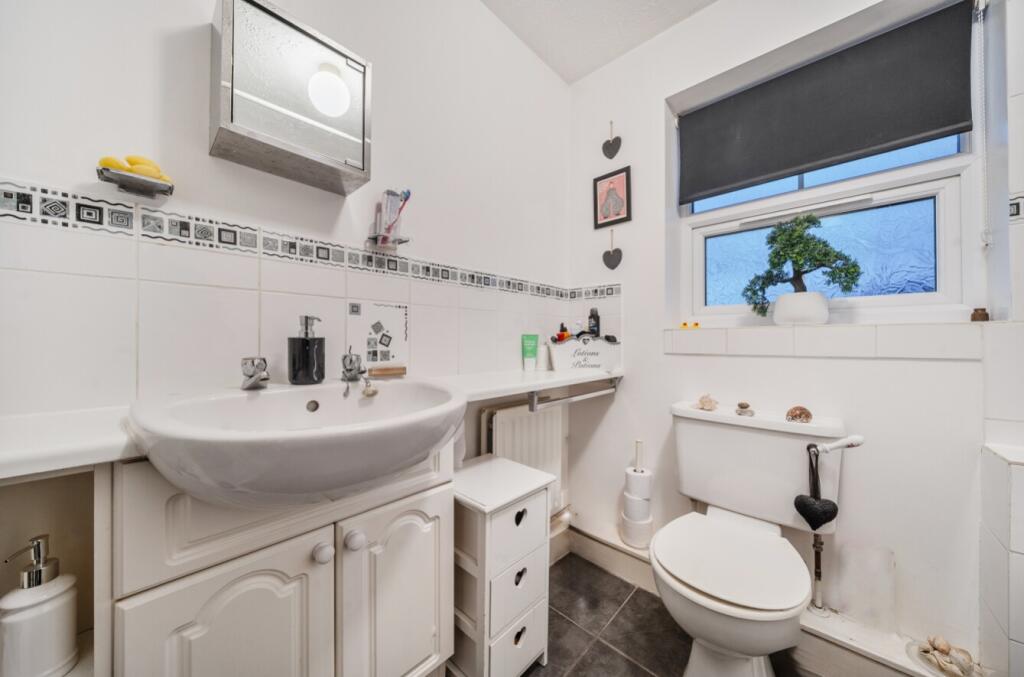 1388050-37-693b488ec1018-ARW