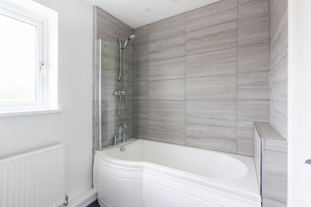 Bathroom 1.jpg