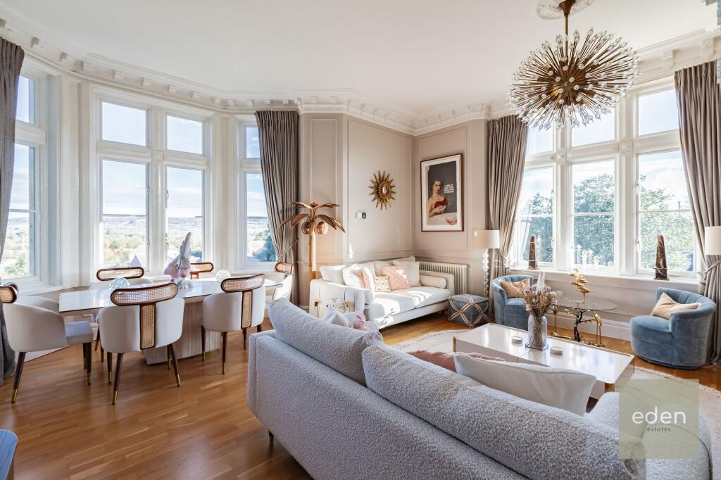 LOUNGE/DINER