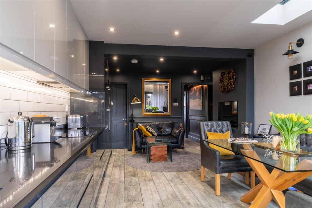 Luxury Fully Fitted Kitchen/Dining Room