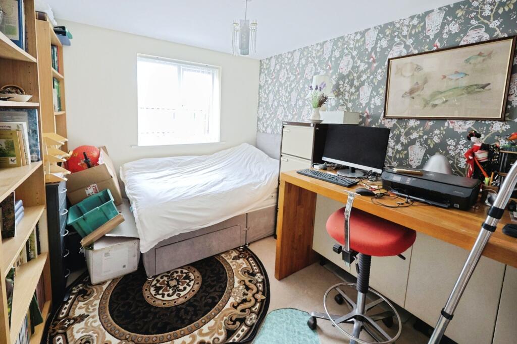 pbox-bedroom-333400.JPG