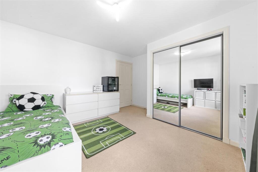 Bedroom 3_1.jpg