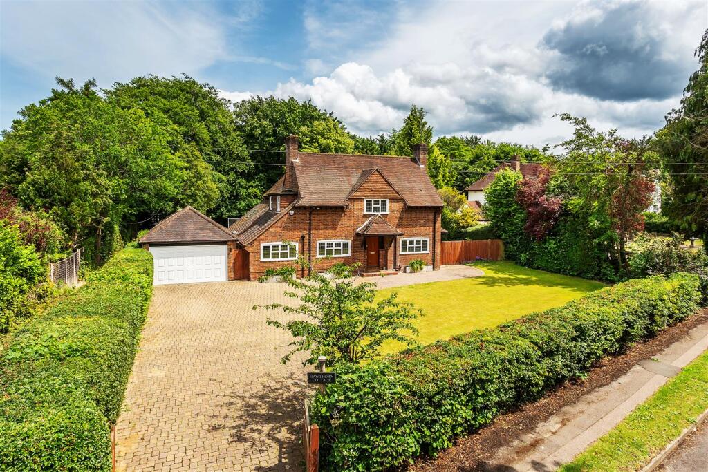 CRAMPSHAW LANE, ASHTEAD, KT21