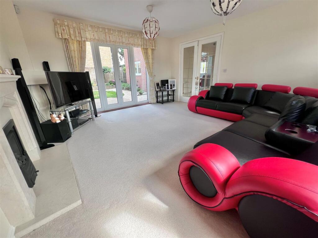 Lounge 2.jpg