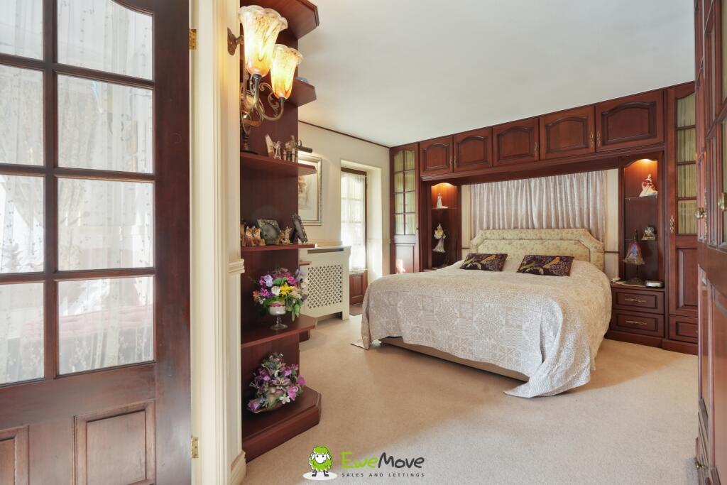 Estate Agent EweMove Scunthorpe Master Bedroom