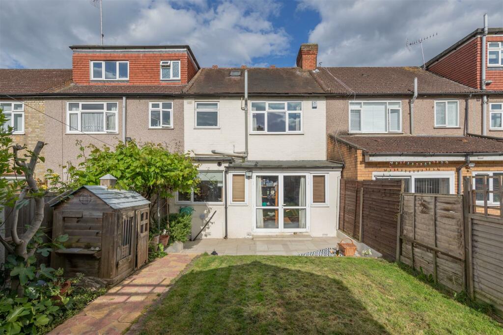 Larkshall Road