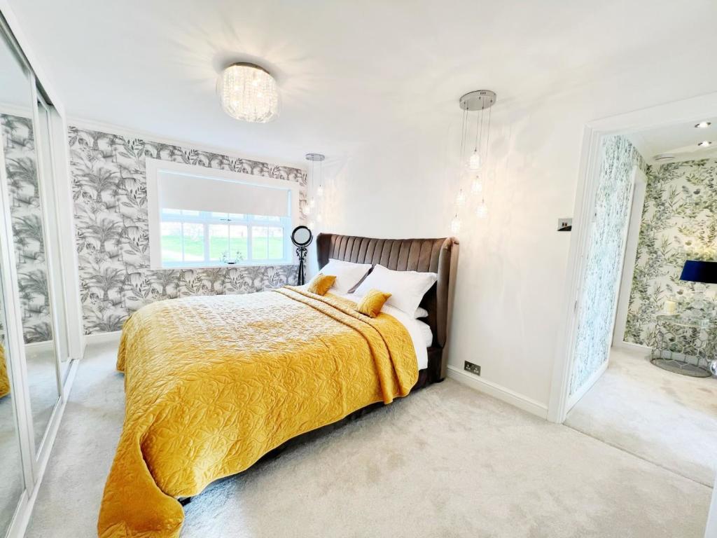 Bedroom 1 pic 2.jpg