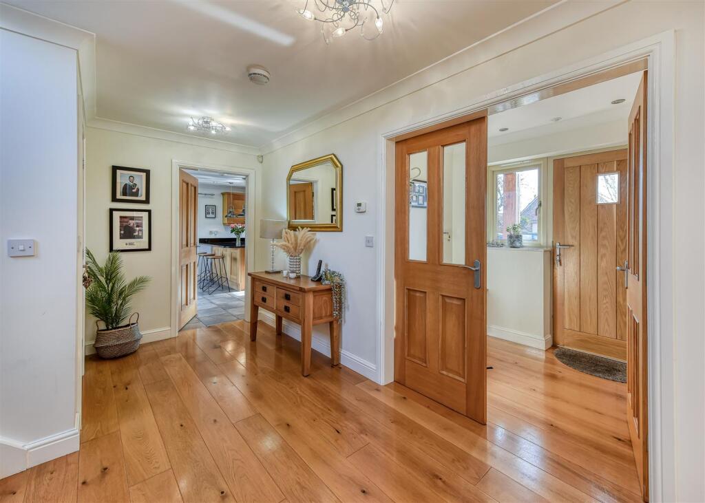 32 Post Office Road-hall2.jpg