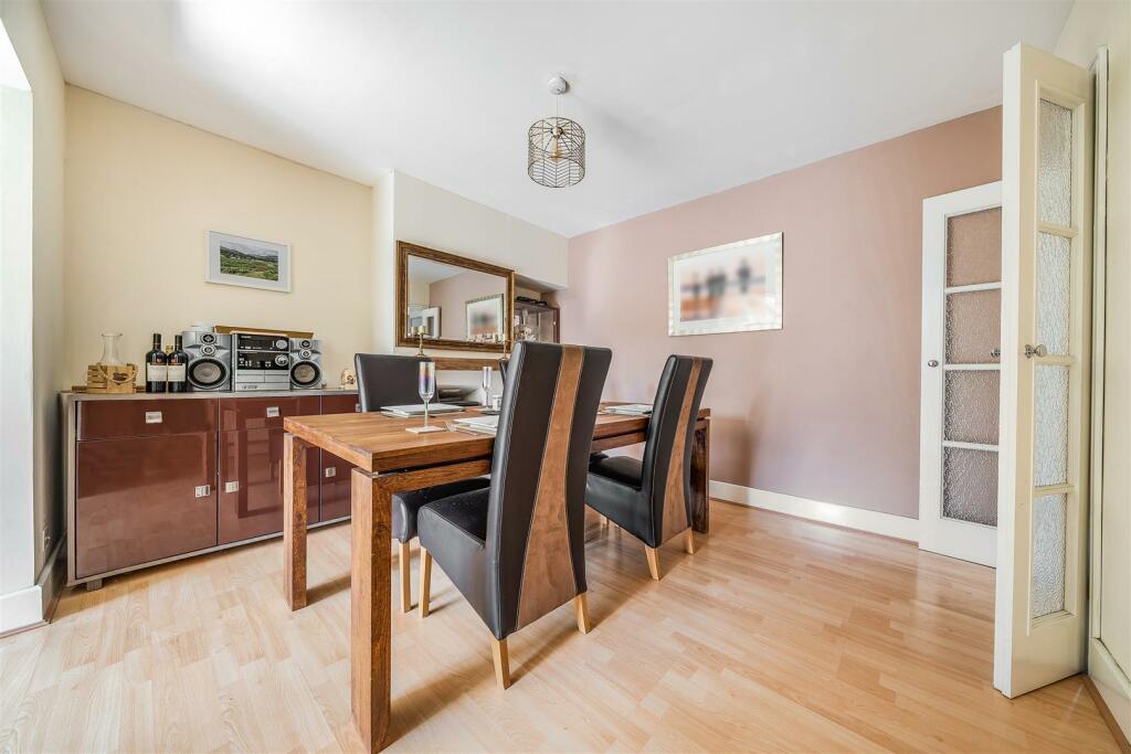 Gordon Road for Sale by Guildcrest Estates - dinin