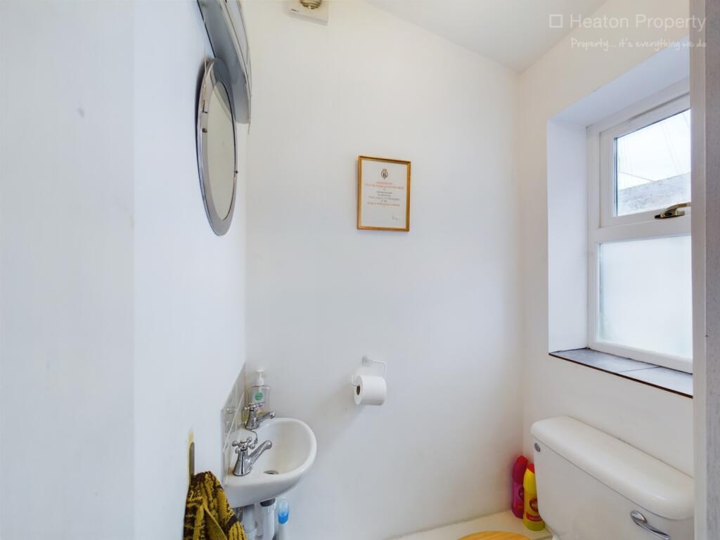 SB05 Cloakroom