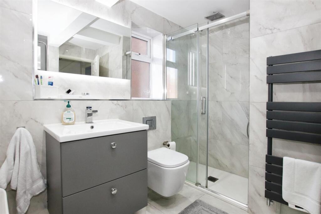 GROUND FLOOR BATHROOM