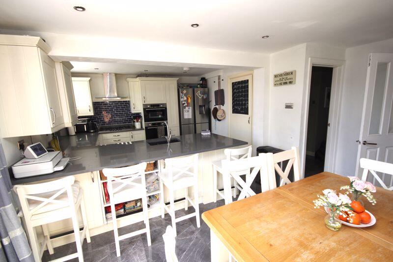 Kitchen / dining area