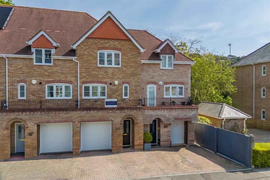 34D Studland Road