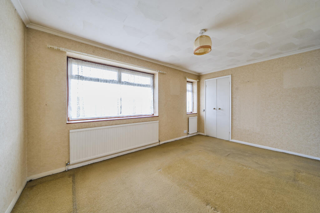 40 Bear Road, Hanworth Village, Feltham, TW13 6RA