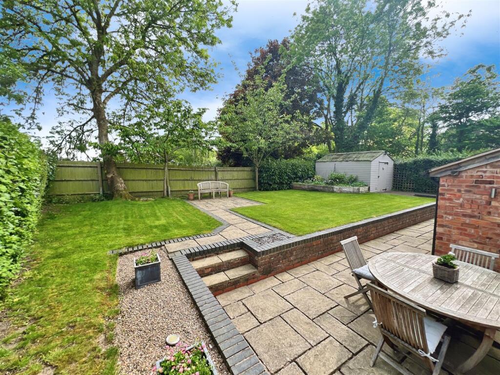 5d55eed5-rear 20garden 20L.jpg