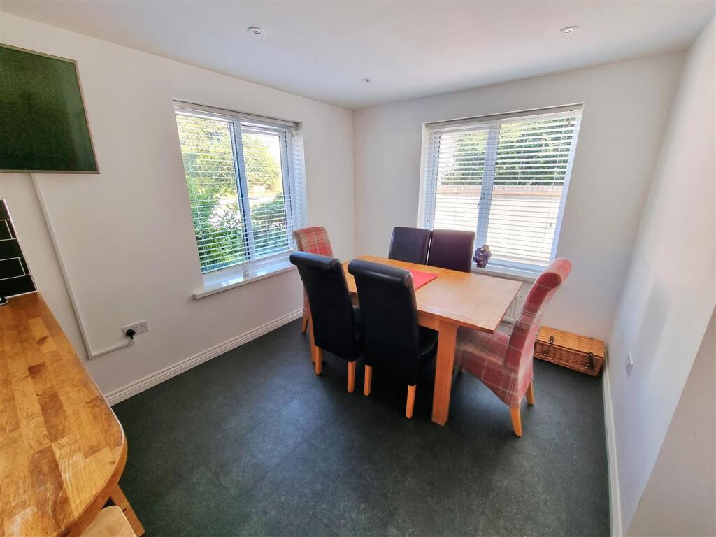 Dining area.jpg
