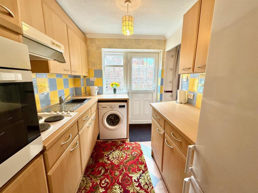 Kitchen 2.jpg