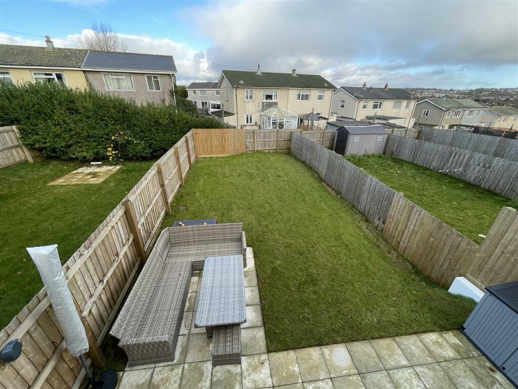 Lilford Gardens 20a - Garden view.jpg