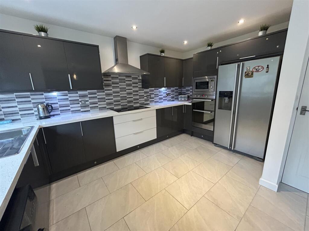 OPEN PLAN KITCHEN &amp; DINER