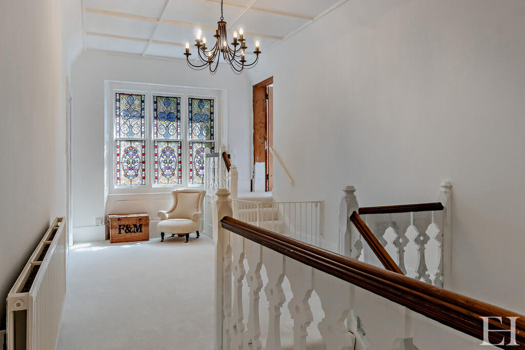 8635654-interiorW...