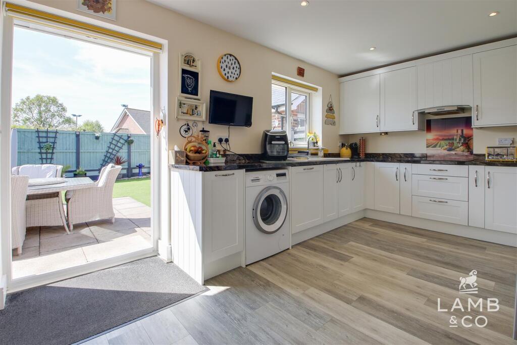 KITCHEN/BREAKFAST ROOM