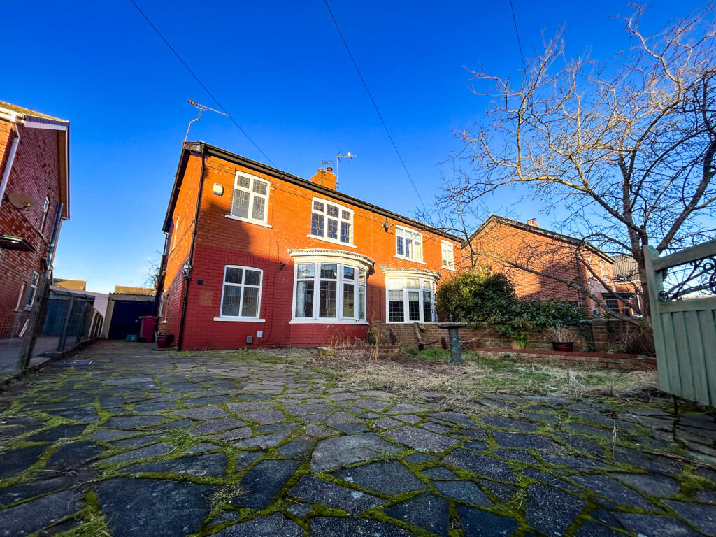 Three-Bedroom Semi-Detached Home ¿ Philips Cres