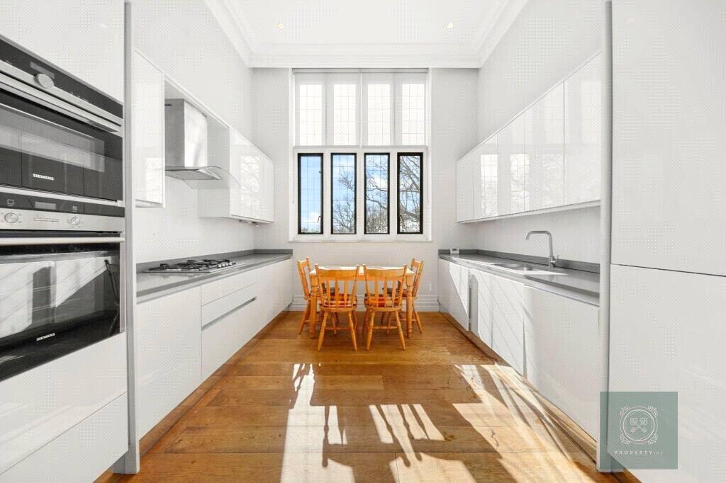 Kitchen / Dining